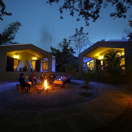 Mogli Resort Kanha Exterior photo
