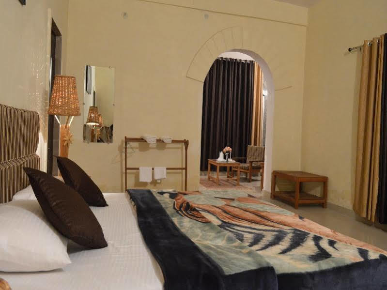 Mogli Resort Kanha Exterior photo