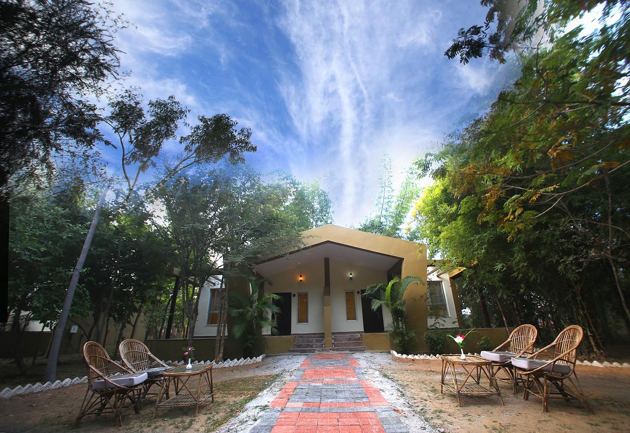 Mogli Resort Kanha Exterior photo