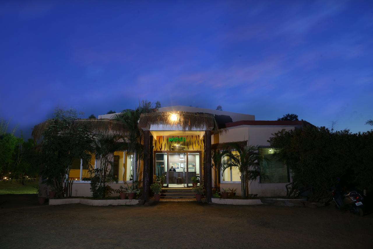 Mogli Resort Kanha Exterior photo
