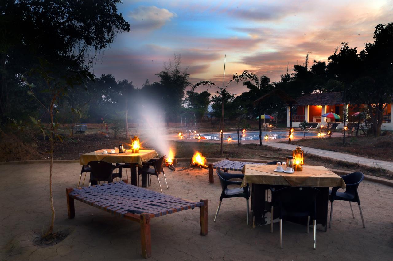 Mogli Resort Kanha Exterior photo