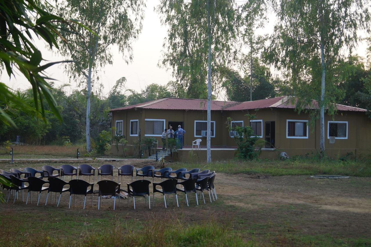 Mogli Resort Kanha Exterior photo