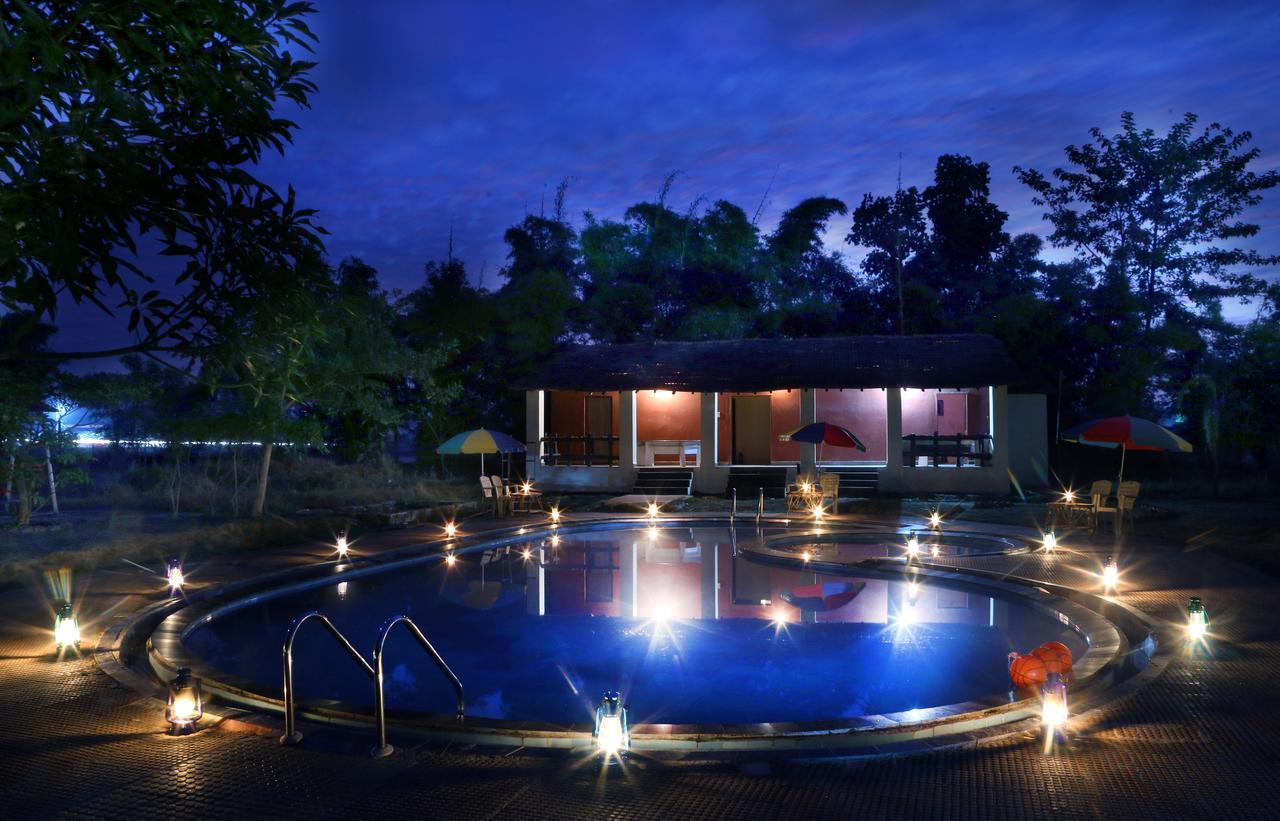 Mogli Resort Kanha Exterior photo
