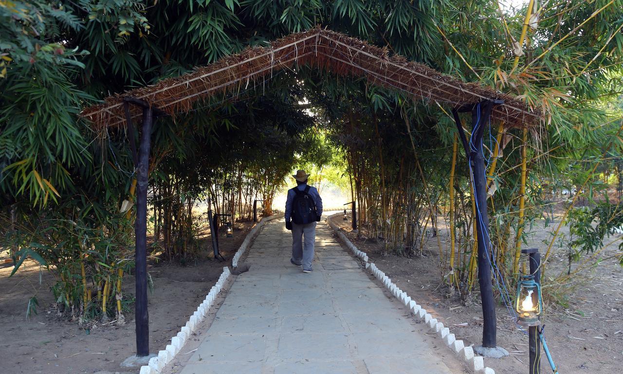 Mogli Resort Kanha Exterior photo