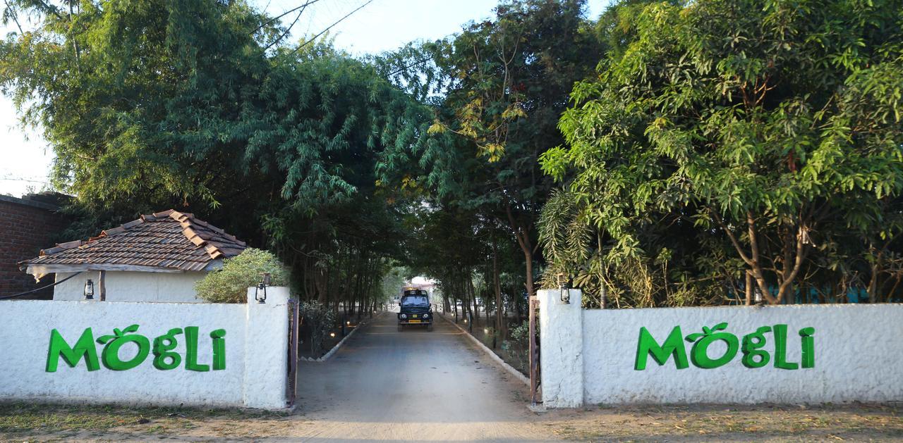 Mogli Resort Kanha Exterior photo